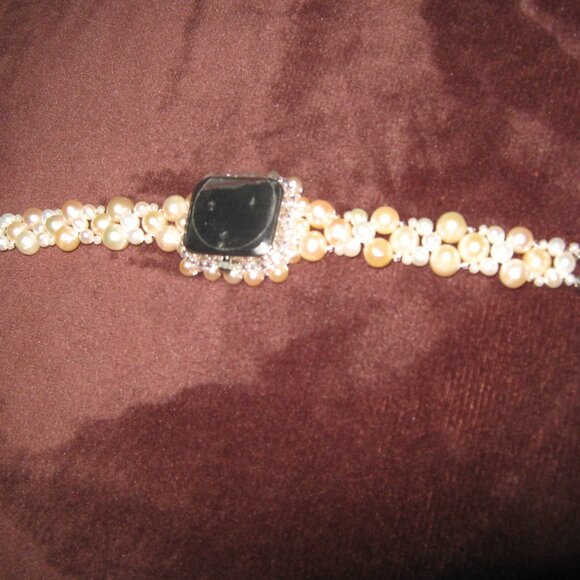 NWOT Vintage Faux Peach and Cream Pearl Ladies Dress Watch with Case - Picture 4 of 5
